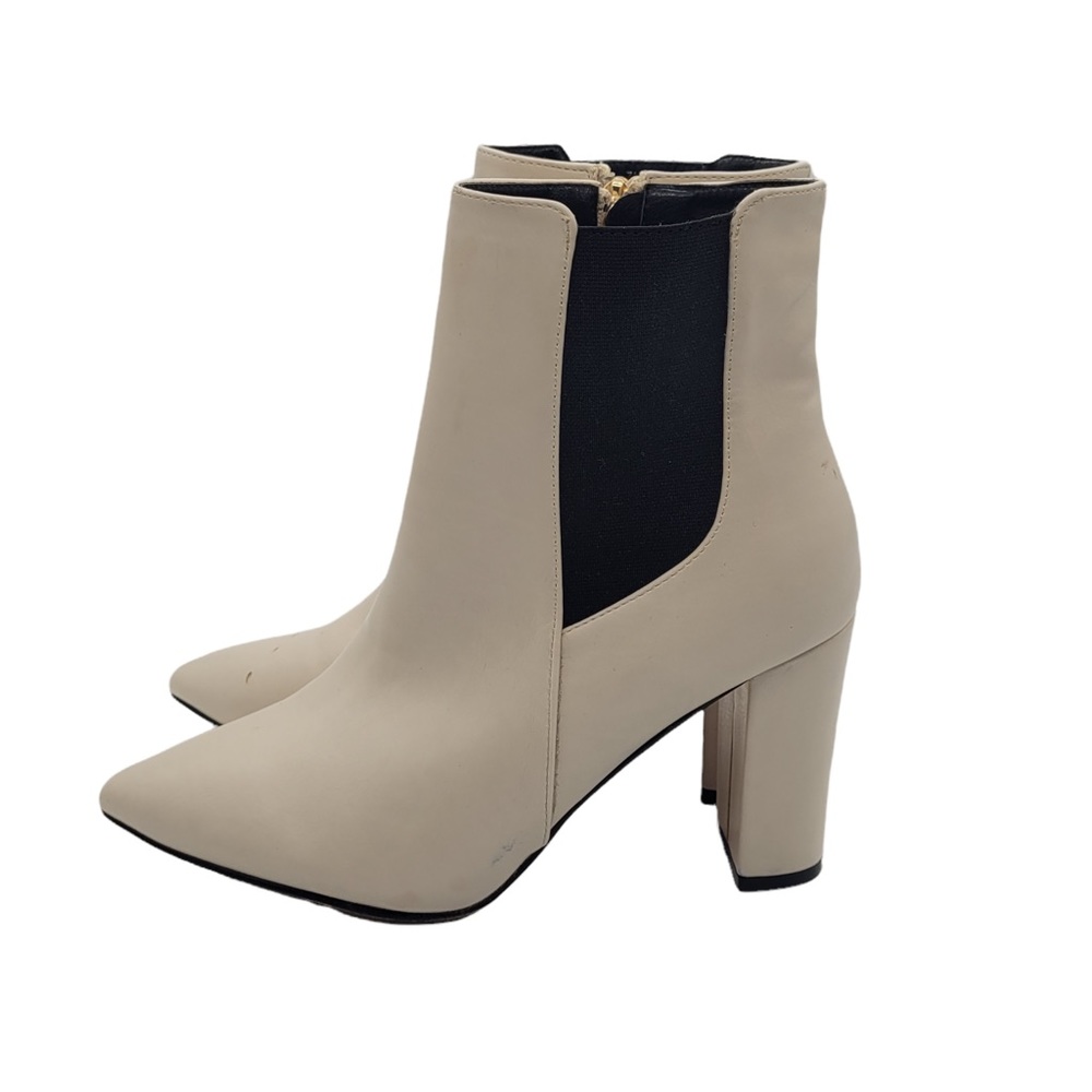 NWOB Catherine Malandrino Oliven Vegan Leather Pointed Toe Boots Ivory Sz 7.5